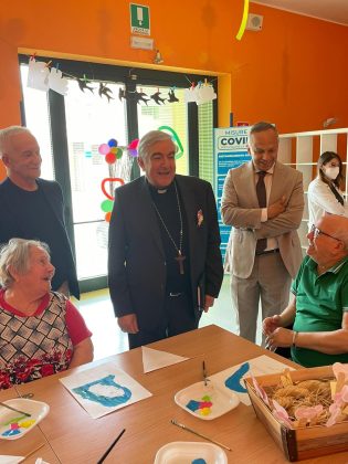 Visita di Monsignor Seccia presso l'RSA San Raffaele di Campi Salentina - Corriere Salentino