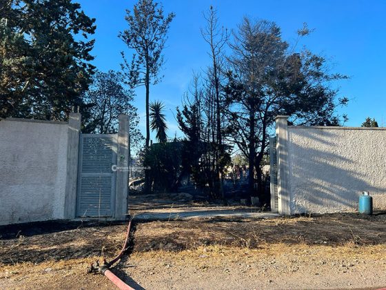 Misterioso incendio in un deposito: in fumo vario materiale e due mezzi. Si indaga - Corriere Salentino