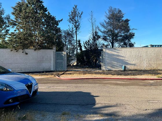 Misterioso incendio in un deposito: in fumo vario materiale e due mezzi. Si indaga - Corriere Salentino