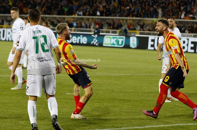 Il sogno è realtà, comincia la festa giallorossa: il Lecce è per la decima volta in serie A - Corriere Salentino