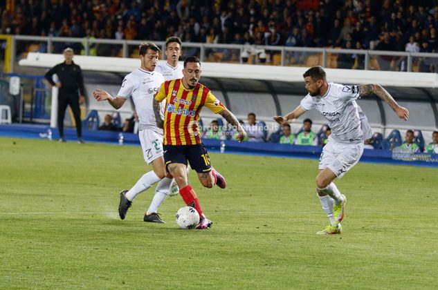 Il sogno è realtà, comincia la festa giallorossa: il Lecce è per la decima volta in serie A - Corriere Salentino