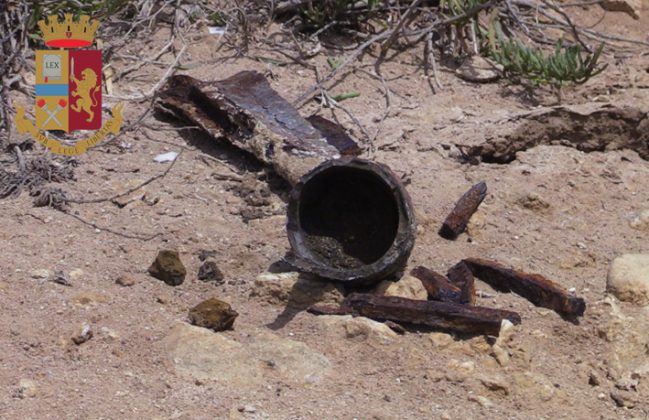 Ordigno bellico riemerge a pochi metri dalla riva: neutralizzato dagli artificieri - Corriere Salentino