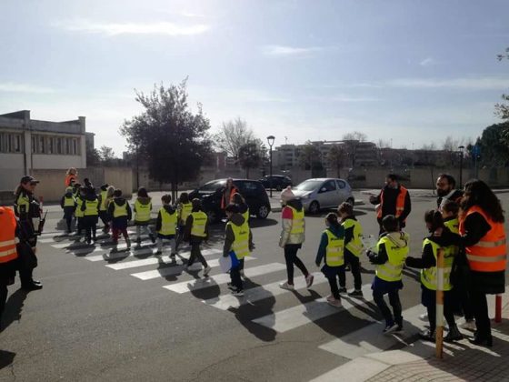 A scuola insieme a piedi: per i bambini del "De Amicis" arriva il Pedibus - Corriere Salentino
