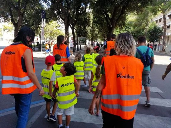A scuola insieme a piedi: per i bambini del "De Amicis" arriva il Pedibus - Corriere Salentino
