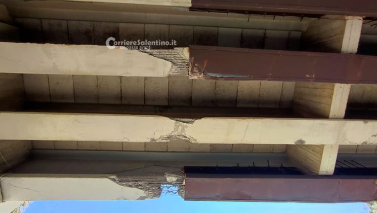 Mezzo pesante urta il cavalcavia: forte botto e tanti danni. Traffico e disagi sulla statale - Corriere Salentino