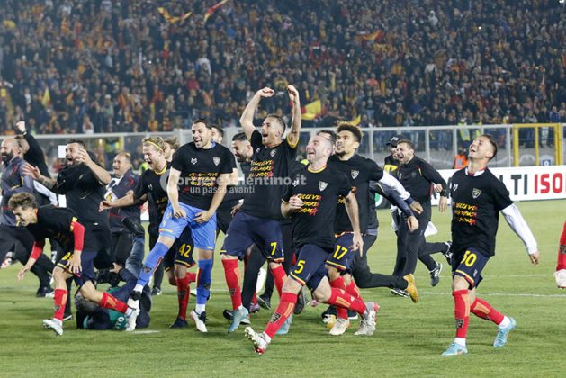 Il sogno è realtà, comincia la festa giallorossa: il Lecce è per la decima volta in serie A - Corriere Salentino