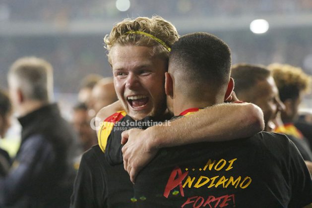 Il sogno è realtà, comincia la festa giallorossa: il Lecce è per la decima volta in serie A - Corriere Salentino