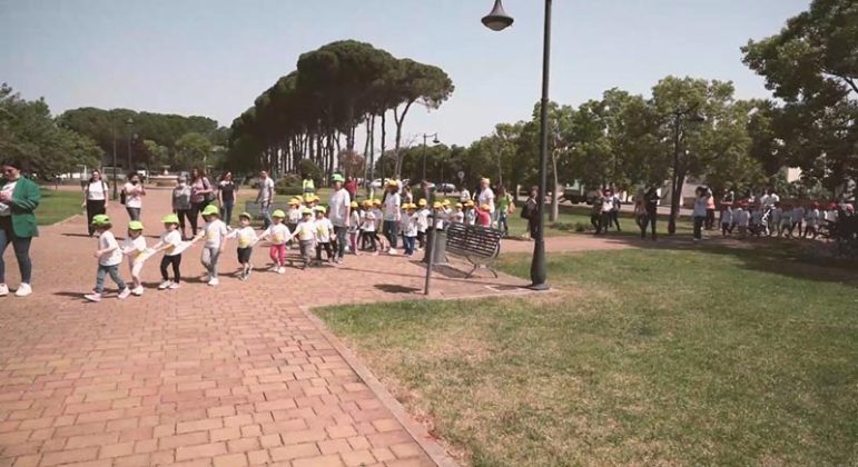Giornata Internazionale dei Parchi, i bambini delle scuole dell’infanzia affondano le mani nella terra e raccontano la bellezza - Corriere Salentino