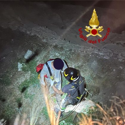 “C’è un corpo sugli scogli”, ma era un giovane che dormiva: lo salvano i vigili del fuoco - Corriere Salentino