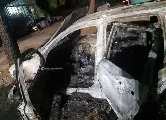 Seconda intimidazione contro gli amministratori di Seclì: dopo quella dell’assessore, alle fiamme la Panda del consigliere