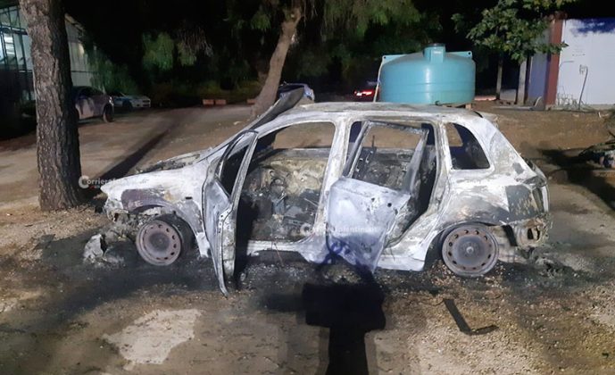 Rogo nel vivaio, auto distrutta dal fuoco: indagini in corso per stabilire le cause - Corriere Salentino