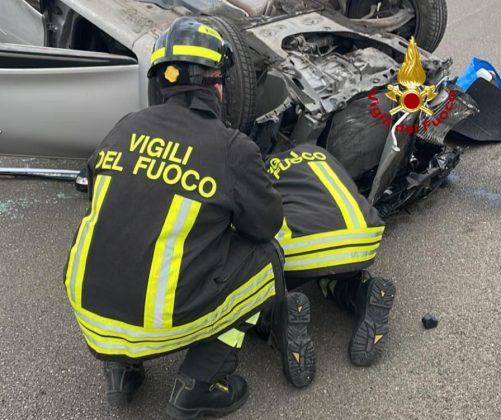 Perde il controllo dell'auto. L'impatto, poi si ribalta sulla statale: ferita una donna - Corriere Salentino