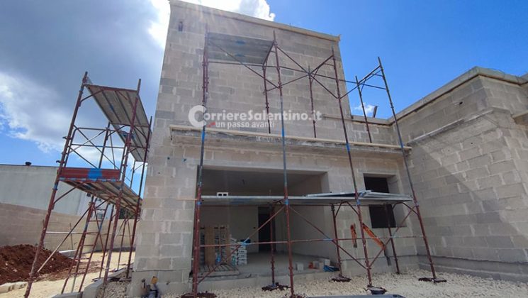 Ennesimo dramma sul lavoro, imprenditore precipita da 6 metri: tragedia nel basso Salento - Corriere Salentino