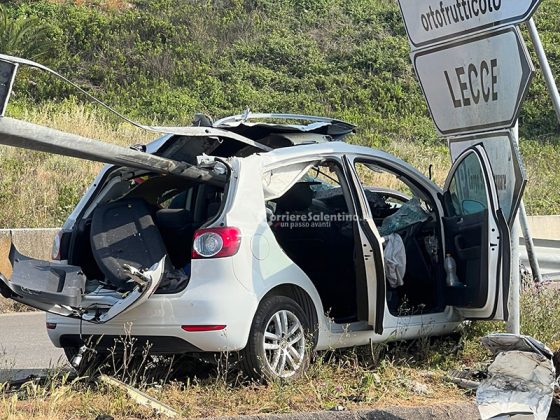 Perde il controllo dell'auto in tangenziale: mezzo trafitto dal guardrail. Conducente illeso - Corriere Salentino