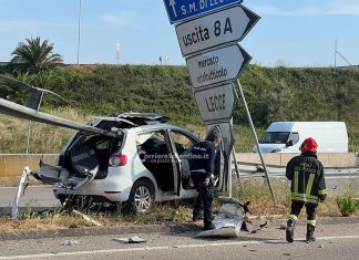 Perde il controllo dell’auto in tangenziale: mezzo trafitto dal guardrail. Conducente illeso