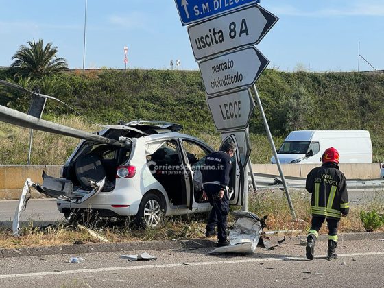 Perde il controllo dell'auto in tangenziale: mezzo trafitto dal guardrail. Conducente illeso - Corriere Salentino