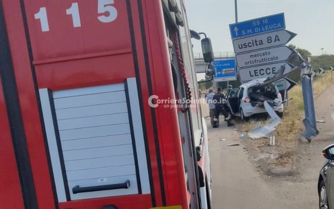Perde il controllo dell'auto in tangenziale: mezzo trafitto dal guardrail. Conducente illeso - Corriere Salentino