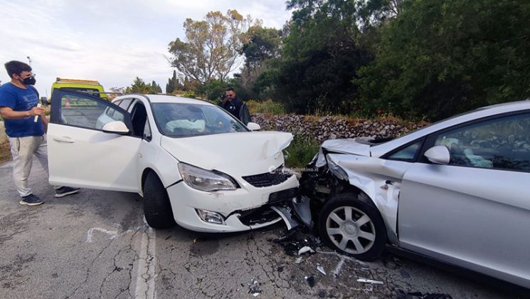 Violento scontro tra auto alle porte del paese: bimbo di 5 anni tra i feriti - Corriere Salentino