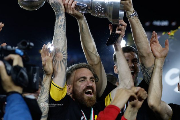 Il sogno è realtà, comincia la festa giallorossa: il Lecce è per la decima volta in serie A - Corriere Salentino