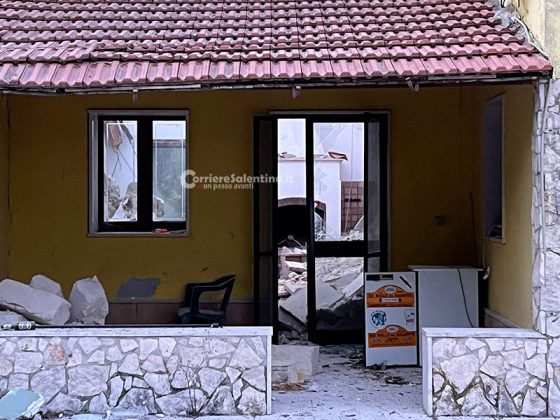 Paura nella masseria. Prima le fiamme, poi l'esplosione: crolla una parte della struttura - Corriere Salentino