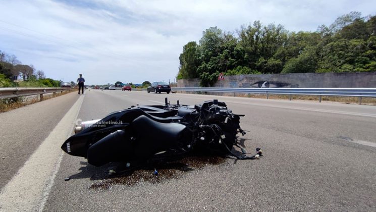 Tremendo schianto tra moto e bici sulla 275: muore 45enne, grave un 78enne - Corriere Salentino