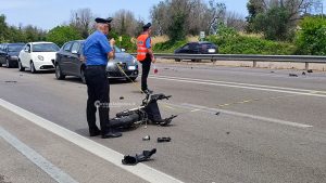 Tremendo schianto tra moto e bici sulla 275: muore 45enne, grave un 78enne - Corriere Salentino