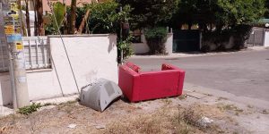 Gallipoli, ritardi nella raccolta rifiuti. “Problemi dovuti alla chiusura della discarica di riferimento dell' Aro11”. Residenti infuriati: “Sacchi fermi da una settimana” - Corriere Salentino