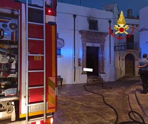 Fiamme nel basso Salento, divampa rogo nel ristorante in piazza - Corriere Salentino