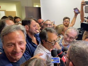 Fabio Vergine è il nuovo sindaco di Galatina, vince anche al ballottaggio: “Sembrava un’impresa impossibile: abbiamo vinto per pochi voti meritatamente” - Corriere Salentino