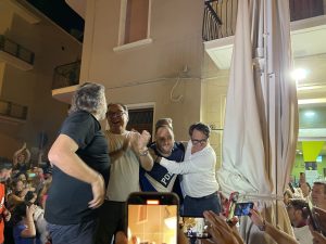 Fabio Vergine è il nuovo sindaco di Galatina, vince anche al ballottaggio: “Sembrava un’impresa impossibile: abbiamo vinto per pochi voti meritatamente” - Corriere Salentino