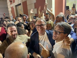 Fabio Vergine è il nuovo sindaco di Galatina, vince anche al ballottaggio: “Sembrava un’impresa impossibile: abbiamo vinto per pochi voti meritatamente” - Corriere Salentino