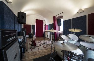 Casello ferroviario, “dal recupero alla cacciata”. Chiude il Km 97 di Lecce. “Cancellati 12 anni di musica e cultura un 30 giorni” - Corriere Salentino