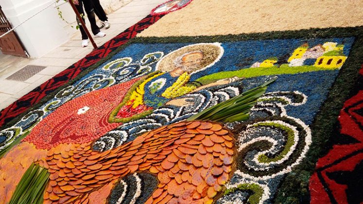 Ritorna l’Infiorata a Patù, “Sui passi di Don Tonino” il tema dei sei grandi quadri di fiori - Corriere Salentino