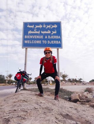 Lunedì 6 giugno fa tappa a Lecce il lungo viaggio in bicicletta dell'operatrice umanitaria brindisina Vincenza Lofino - Corriere Salentino