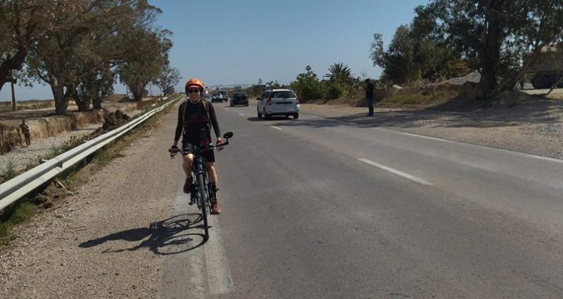 Lunedì 6 giugno fa tappa a Lecce il lungo viaggio in bicicletta dell'operatrice umanitaria brindisina Vincenza Lofino - Corriere Salentino