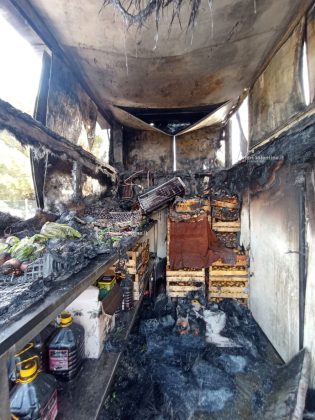 In fiamme un chiosco di prodotti ortofrutticoli, due vigili del fuoco restano feriti: si sospetta l’atto doloso - Corriere Salentino