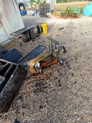 In fiamme un chiosco di prodotti ortofrutticoli, due vigili del fuoco restano feriti: si sospetta l’atto doloso - Corriere Salentino
