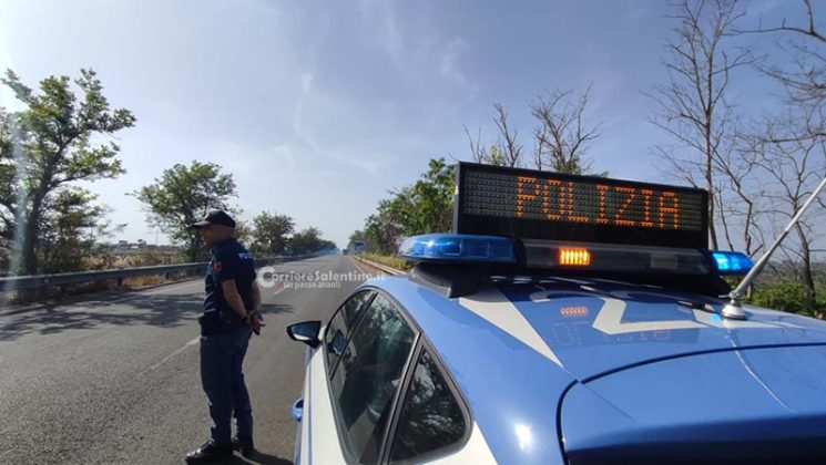 Fumo e fiamme invadono la statale: altra giornata di roghi in Salento - Corriere Salentino