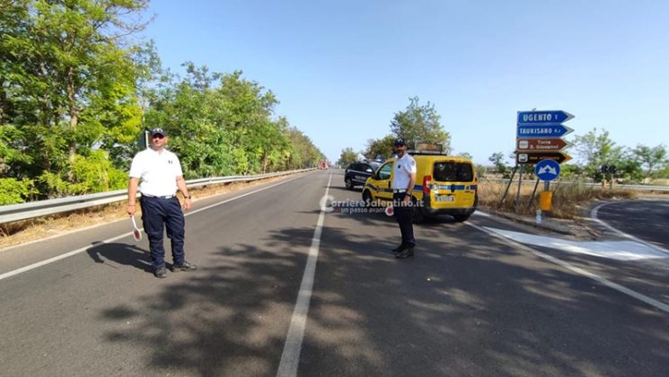 Fumo e fiamme invadono la statale: altra giornata di roghi in Salento - Corriere Salentino