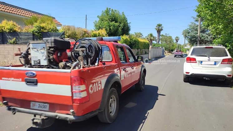 Divampano le fiamme nella zona del santuario: interviene il canadair - Corriere Salentino