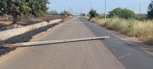 Domenica di fuoco: bruciano ettari del "Museo diffuso", fumo invade il paese. Sulla provinciale cadono pali - Corriere Salentino