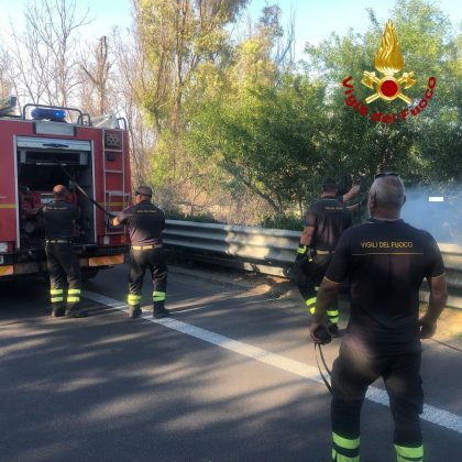 Ennesimo giorno di incendi, due vasti roghi costringono alla chiusura delle statale 101 e 274 - Corriere Salentino