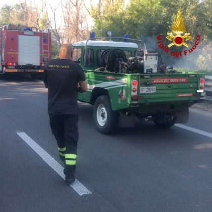 Ennesimo giorno di incendi, due vasti roghi costringono alla chiusura delle statale 101 e 274 - Corriere Salentino