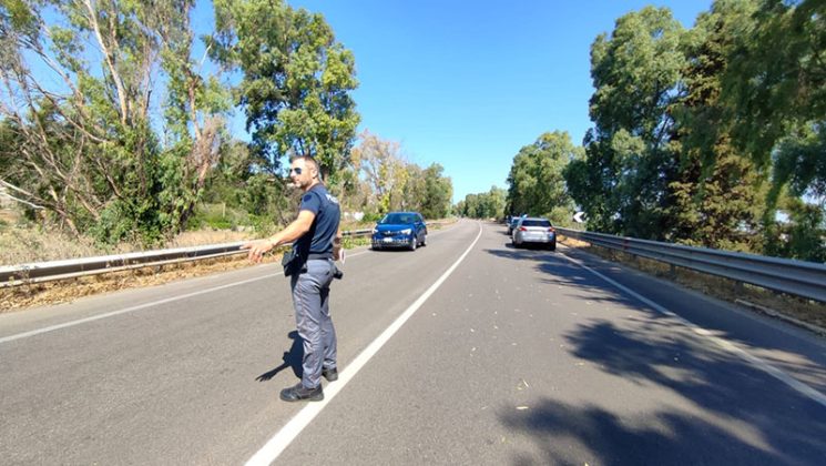Urtato da un'auto durante un sorprasso, ciclista in ospedale. Moto contro auto, ferito centauro - Corriere Salentino