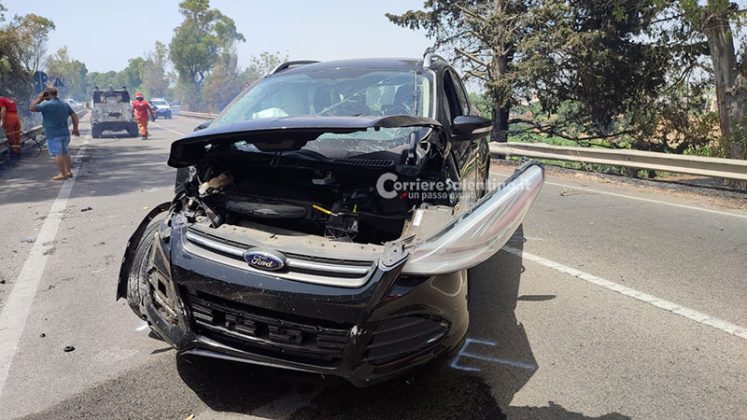 Il Salento continua a bruciare: fumo invade la statale, camion fuori strada dopo l'impatto. Incendi, arrivano i fireboss - Corriere Salentino