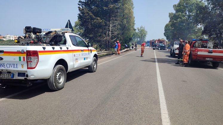 Il Salento continua a bruciare: fumo invade la statale, camion fuori strada dopo l'impatto. Incendi, arrivano i fireboss - Corriere Salentino