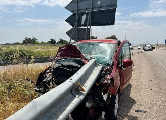 Ennesimo schianto in tangenziale, auto trafitta da guardrail: 28enne muore in ospedale