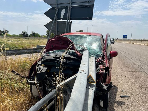 Ennesimo schianto in tangenziale, auto trafitta da guardrail: 28enne muore in ospedale - Corriere Salentino