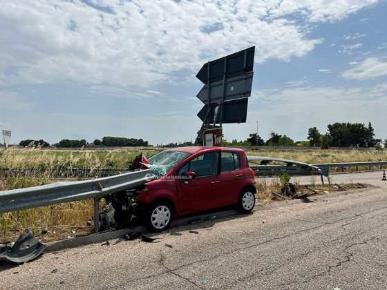 Ennesimo schianto in tangenziale, auto trafitta da guardrail: 28enne muore in ospedale - Corriere Salentino