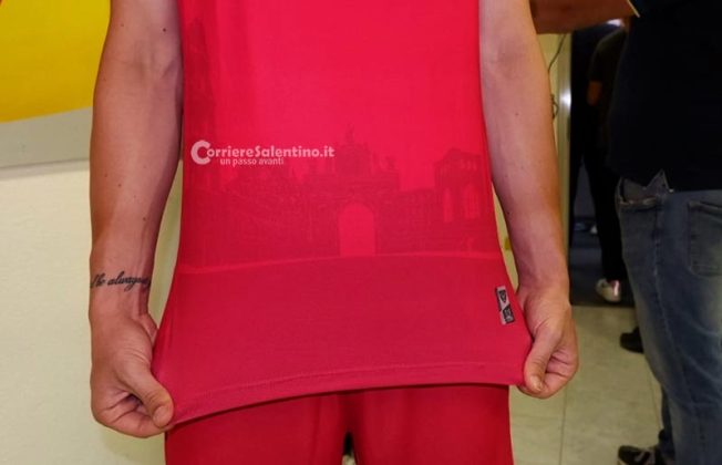 Abbonamenti: obiettivo 25mila. Ecco tutte le novità. Nuove maglie: eleganza e sobrietà - Corriere Salentino